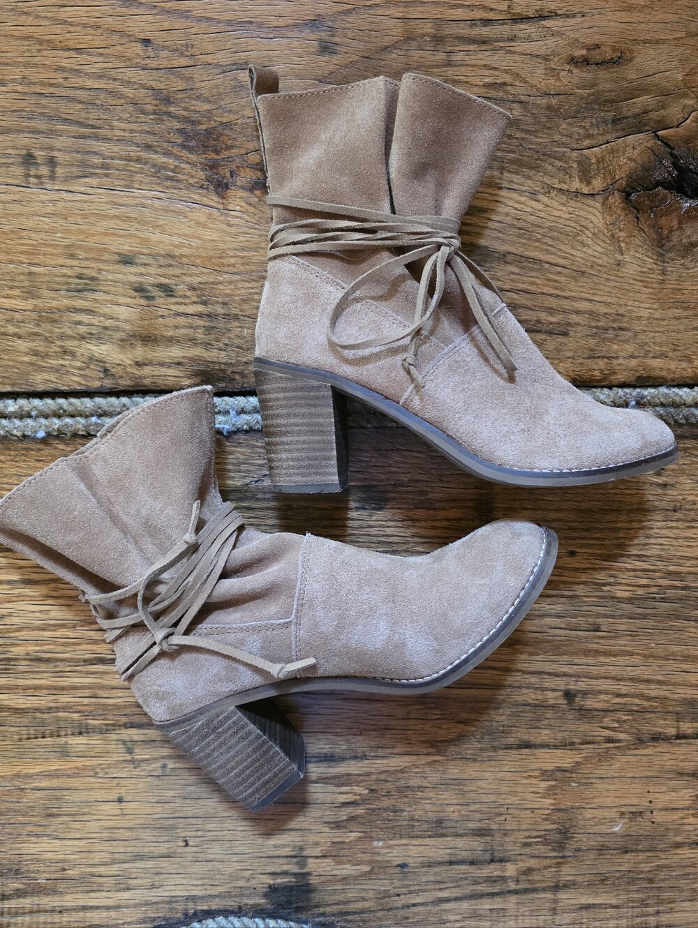 Toms Taupe Suede Ankle Boots with Wrapped Leather Accent Ties Womens Size 6